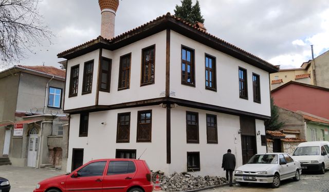 CHP'li üyeler, Uşak'taki tarihi binanın 5 yıllığına Gençlik Spor'a verilmesini istemedi!