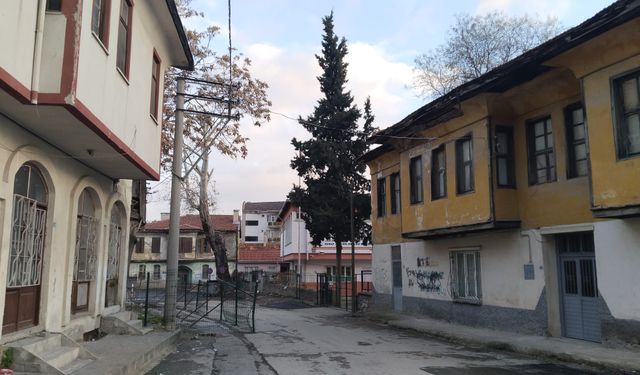 Uşak'ta beli belirsiz kar yağışı