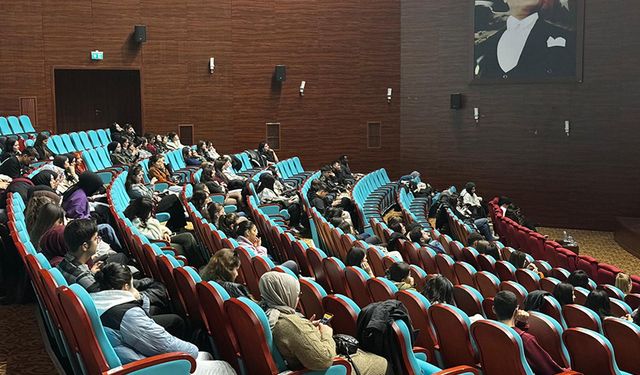 Uşak Üniversitesi'nde, yapay zekanın sağlıkta gideceği nokta masaya yatırıldı