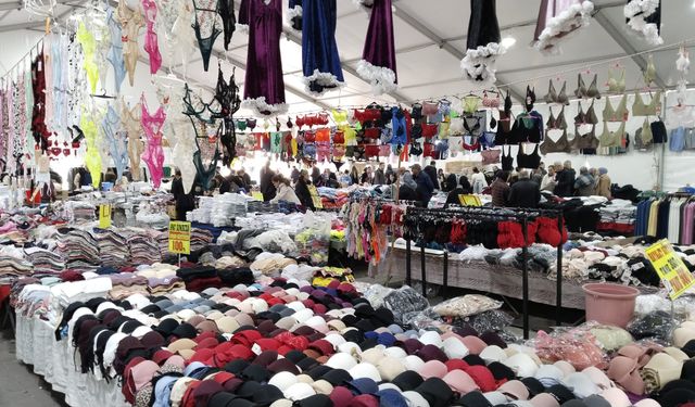 Uşak'ın işlek noktası Atapark'ta 1 ay aranın ardından tekrar sosyete pazarı açıldı