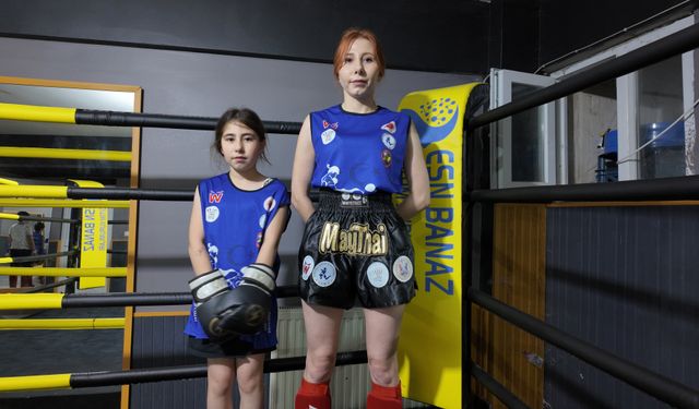 Uşak'ın Banaz ilçesinden Naciye Tokay ve kızı Hira, aynı turnuvada rakiplerini yenerek şampiyon oldular