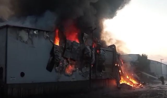 Uşak Deri Karma OSB'de fabrika yangını!