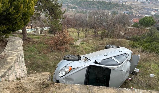 Uşak'ta Çokkozlar Tarafında Otomobil Devrildi; 1 Yaralı!