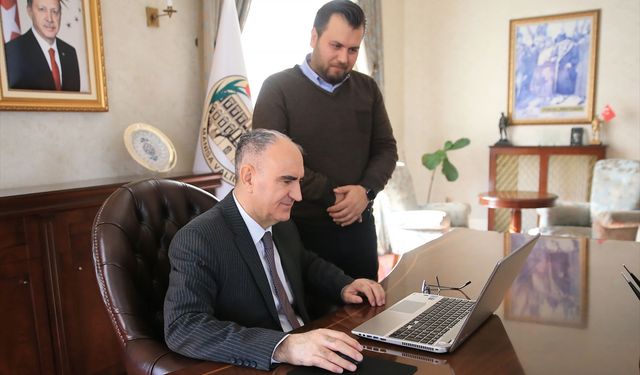 Manisa Valisi AA'nın "Yılın Kareleri" oylamasına katıldı