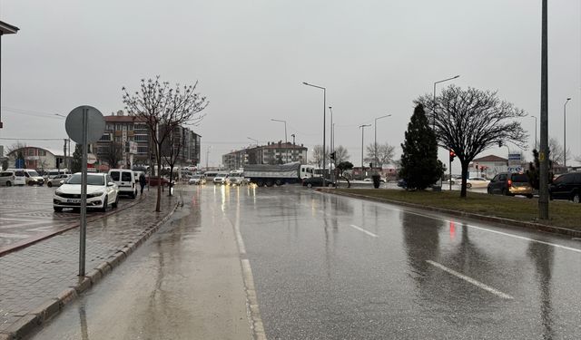 Afyonkarahisar'da sağanak hayatı olumsuz etkiledi