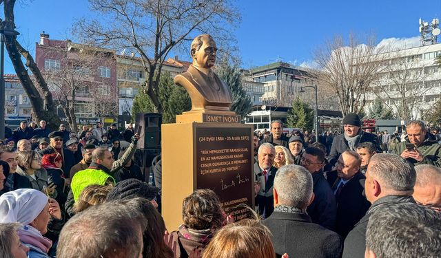 Uşak'ta bir süre sorun varken halkın parasını nasıl bir heykel açılışı için harcarsınız!