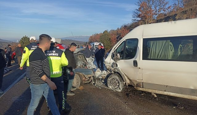 Simav'dan kötü haber! Okulların son günü okul servisi kaza yaptı; 4 yaralı, 1 ölü !