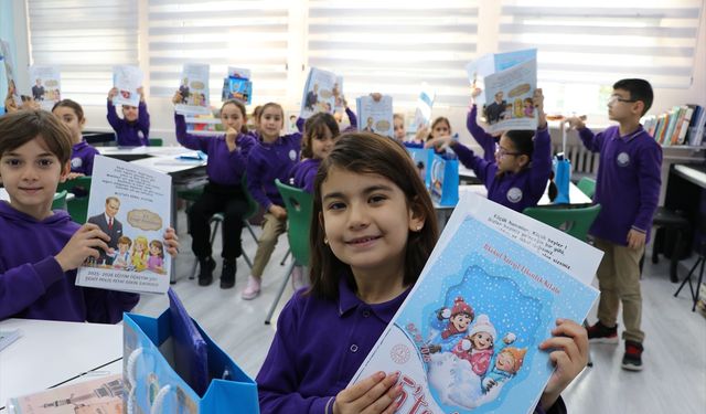 İzmir'de öğrenciler karne heyecanı yaşadı