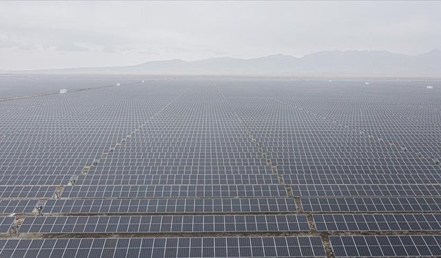 Türkiye'nin ilk depolamalı GES'i Sivrihisar'da kuruldu