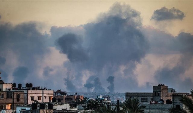 İsrail, ateşkese rağmen Gazze'ye bomba yağdırıyor
