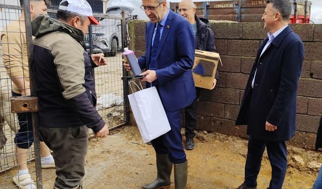 Uşak İl Tarım ve Orman Müdürü Bilir, çizmeleri giyip Kayaağıl'daki işletmeleri ziyaret etti