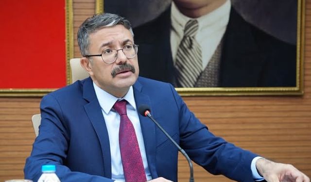 Milletvekilleri, Bakan Yardımcısı olan Uşaklı Ali Çelik'i tebrik etti