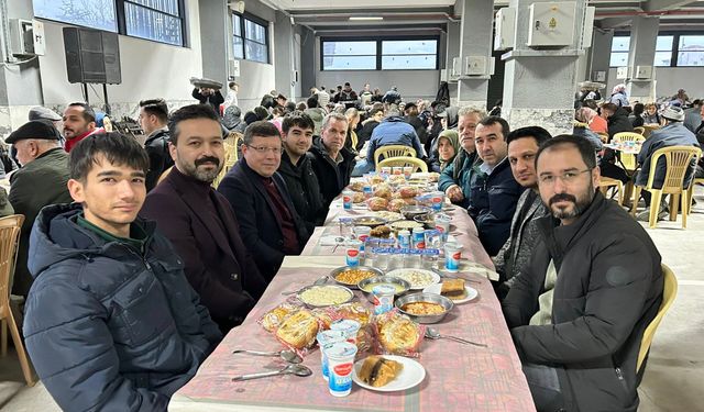 Uşak AK Parti Heyeti Selendililer Derneği’ne İftar'da Misafir Oldu