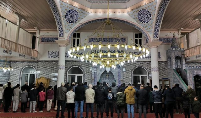 Karahallı Ulu Cami’de Enderun Usulü Teravih Coşkusu