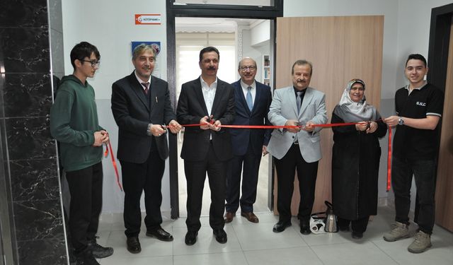 Zeki Aktürk'ten alkışlanacak hareket! 330'uncu kütüphaneyi açtı!