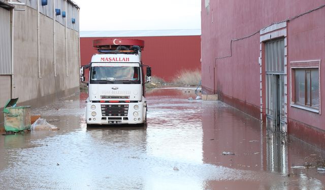 Uşak Çanlı'daki 35 fabrikayı su bastı