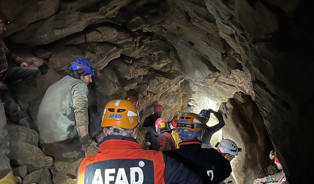 Süt İni Mağarası'nda çukura düşen araştırmacı 8 saat sonra kurtarıldı