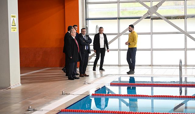 Uşak Üniversitesi'nde yüzme havuzu ve diğer tesislere inceleme