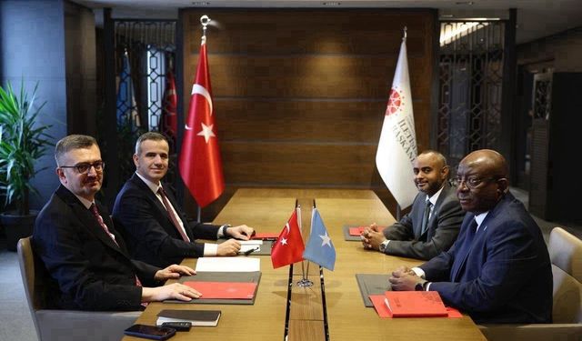 İletişim Başkanı Burhanettin Duran, Somalili bakanlarla buluştu