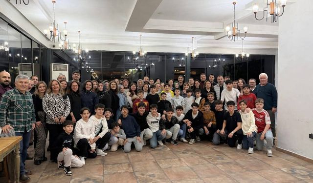 Uşak Bir Eylül Akademi ve Altınordu Futbol Okulları ailesi yemekte buluştu