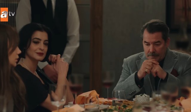 Fikret Kuşkan ve Levent Ülgen'in domuz eti sahnesinde neden oynadığını sordular!