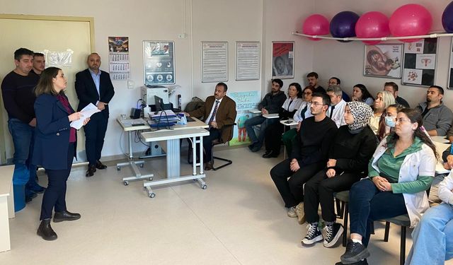 Banaz'da ve Eşme'de sağlık personellerine eğitim