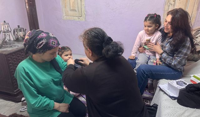 Uşak'ta Sağlık Müdürlüğü risk grubunda olan anne adaylarını yalnız bırakmıyor!