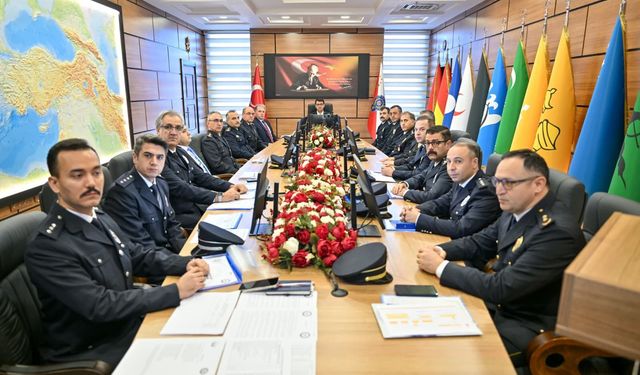 Uşak Valisi Kartal Asayiş Değerlendirme Toplantısı Yaptı