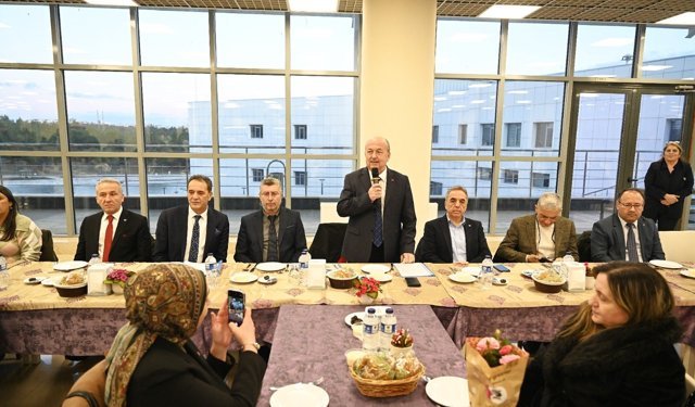 Uşak Üniversitesi Rektörü Demir, Öğrenci Topluluklarıyla İftarda Buluştu