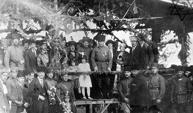 Atatürk'ün "soyağacı" ve az bilinen fotoğrafları albümde toplandı