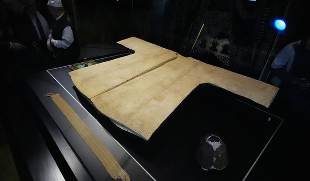 Hırka-i Şerif İstanbul'da ziyarete açıldı