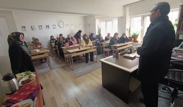 Uşak Müftüsü Harmancı'dan, Kız Kur’an Kursularına ziyaret