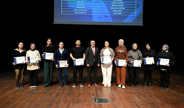 Uşak Üniversitesi'nde başarı işler yapanlara ödül verildi