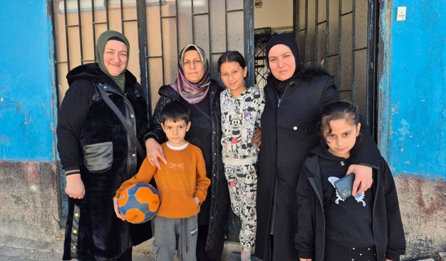 AK Parti Uşak İl Kadın Kolları, Sorkun, Dikilitaş ve Aybey'de vatandaş ziyaretlerini sürdürdü