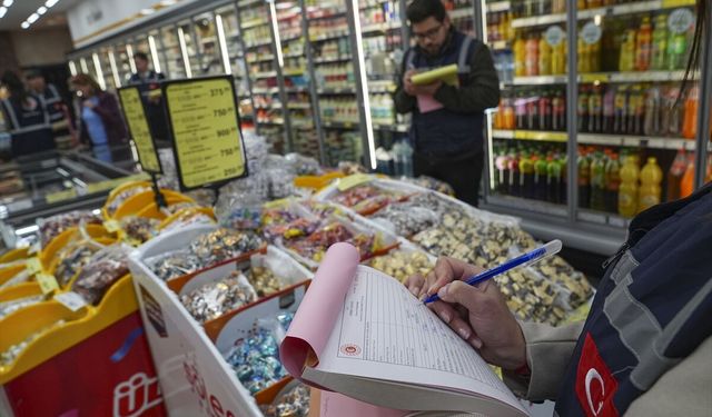 İzmir'de gıda satışı yapan 290 market ve fırın gibi yerlere işlem yapıldı