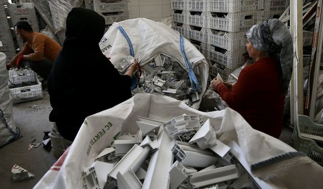 Seydikemer'de sıfır atık düşüncesiyle kurulan fabrika çevreci üretim anlayışıyla hareket ediyor