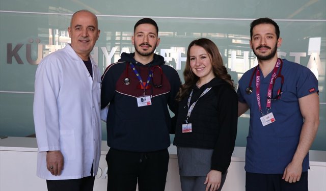 Uşak'tan da zaman zaman hastaların gittiği Kütahya Şehir Hastanesi'nde baba ve 3 çocuğu görev yapıyor