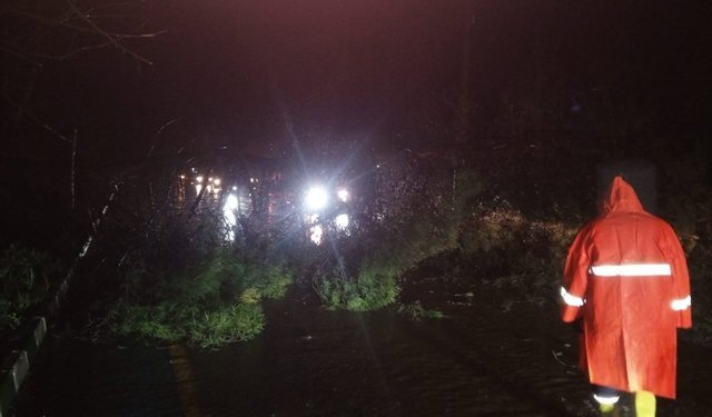 Salihli'de sağanak yağış hayatı olumsuz etkiledi