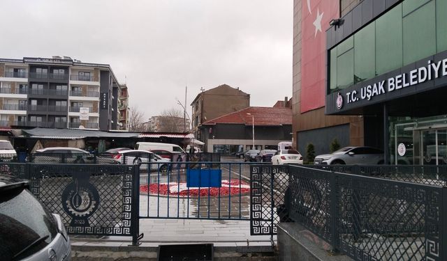 Uşak Belediyesi operasyonu kapsamında gözaltına alınan Başkan Yardımcısı ile 3 kişi serbest bırakıldı