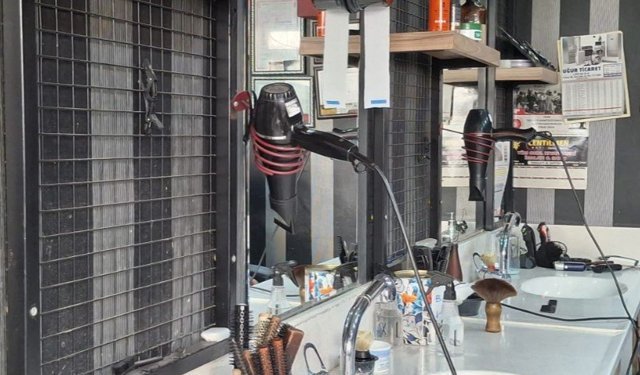 Uşaklı berber esnafı bayram öncesi umudunu koruyor