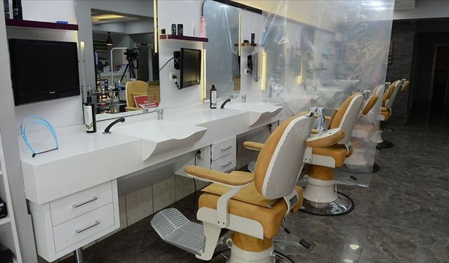 Uşak’ta açılan Halk Berber akıllara fiyat farkını getirdi