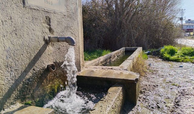 Uşak Değirmendere'deki hayrat çeşmeleri gürül gürül akıyor