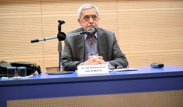 Uşak Üniversitesi'nde Safahat'ı konuştular!