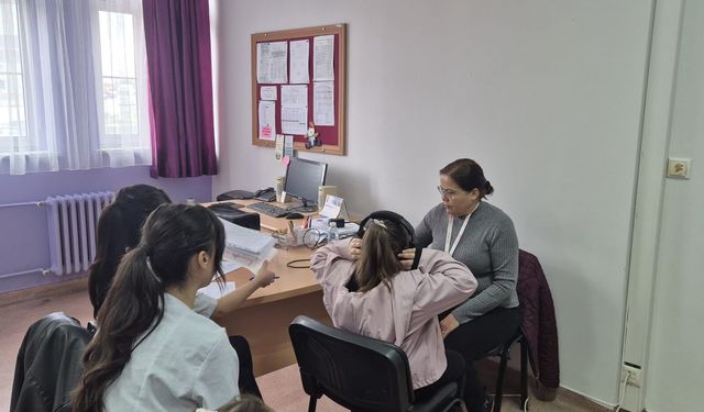 Uşak Şefkat İlkokulu öğrencilerine işitme tarama testi yapıldı