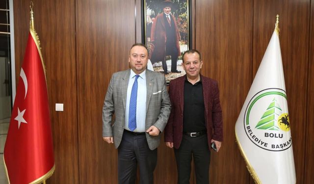 Özkan Yalım'ın Kılıçdaroğlu döneminde vekil seçildiğini ve tek suçlunun Özgür Özel olmadığını vurguladı