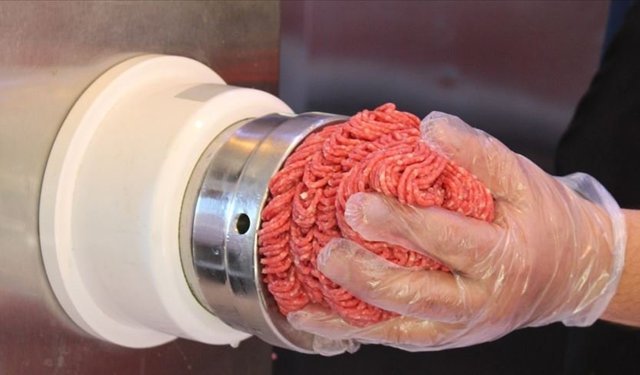 Uşak'ın Eşme Belediyesi, 550 TL'ye kıyma ve 625 TL'ye kuşbaşı et satıyor! 22 belediyeye et veriyor!