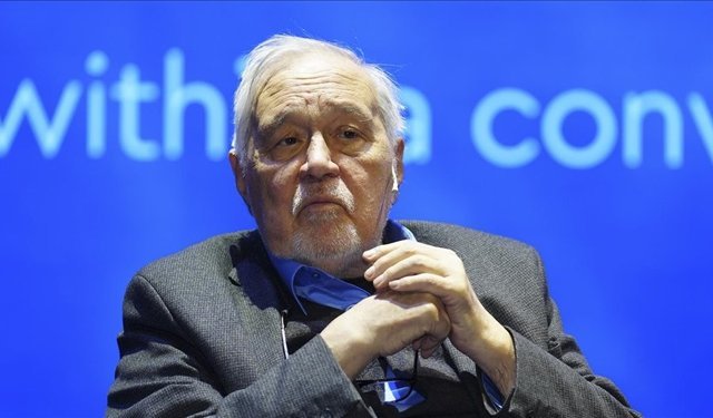 Tarihçi İlber Ortaylı hayata gözlerini yumdu