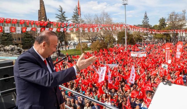 Uşak Belediyesi ve Özkan Yalım ‘Trend Topic’ oldu