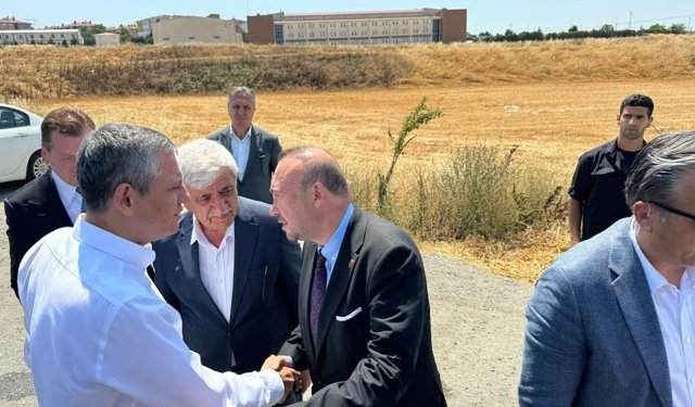 "Uşak Belediye Başkanı seni Türkiye'ye rezil etti, hala atamadın"