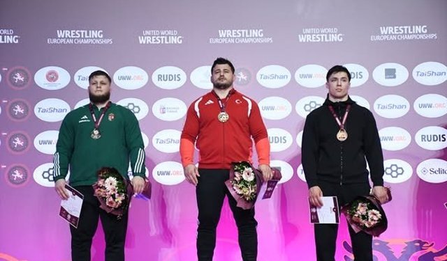 Milli Güreşçi Rıza Kayaalp’in tarihe geçip Avrupa şampiyonu olmasına Uşaklı vekillerden tebrik!